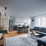New Luxury 3br In Old Town, Free Parking Appartement *