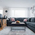 New Luxury 3br In Old Town, Free Parking Haapsalu