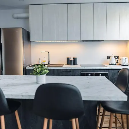 New Luxury 3br In Old Town, Free Parking Apartment *