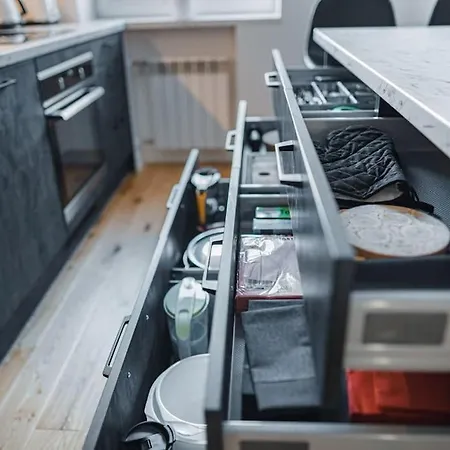 New Luxury 3br In Old Town, Free Parking