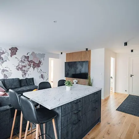 New Luxury 3br In Old Town, Free Parking *