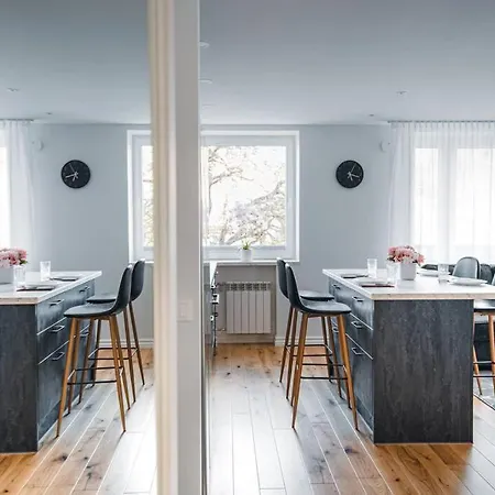 New Luxury 3br In Old Town, Free Parking 公寓 *