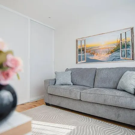 New Luxury 3br In Old Town, Free Parking