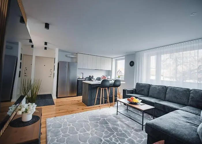 New Luxury 3br In Old Town, Free Parking Apartment *