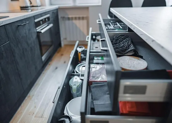 New Luxury 3br In Old Town, Free Parking