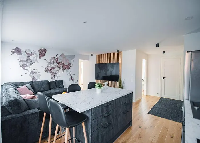 New Luxury 3br In Old Town, Free Parking *