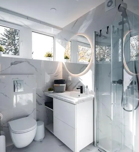 New Luxury 3br In Old Town, Free Parking Apartment