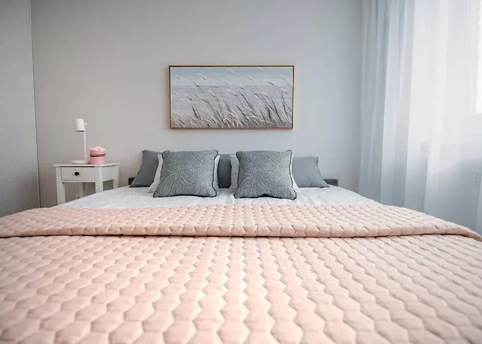 New Luxury 3br In Old Town, Free Parking * Haapsalu