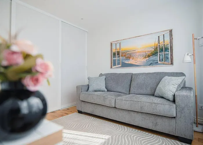 New Luxury 3br In Old Town, Free Parking