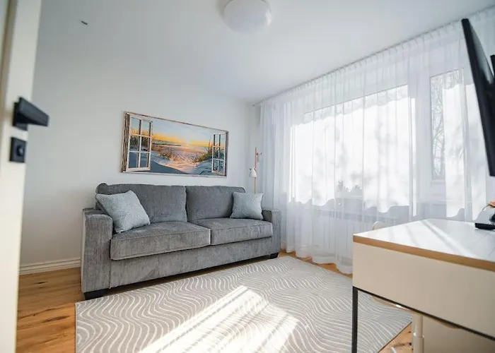 New Luxury 3br In Old Town, Free Parking Apartment